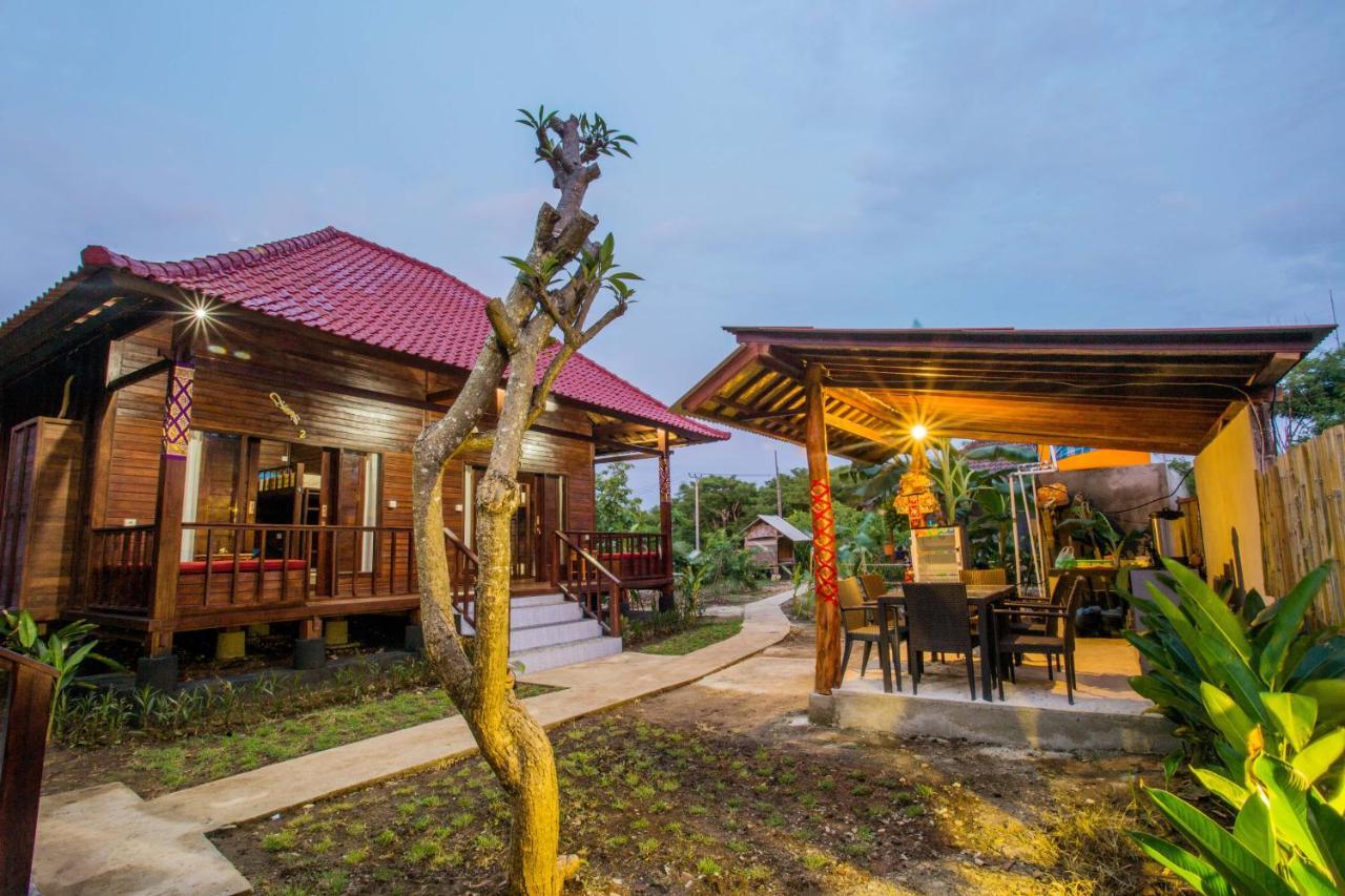 Uma Hostel Lembongan Екстериор снимка