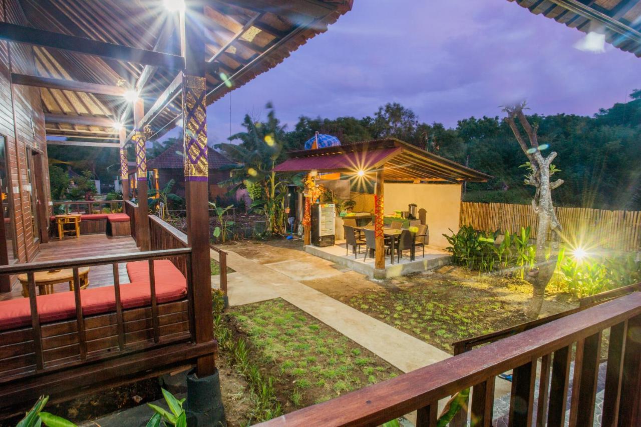 Uma Hostel Lembongan Екстериор снимка