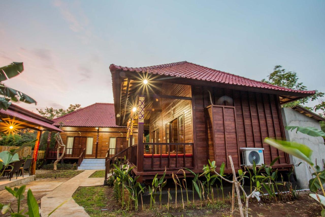 Uma Hostel Lembongan Екстериор снимка